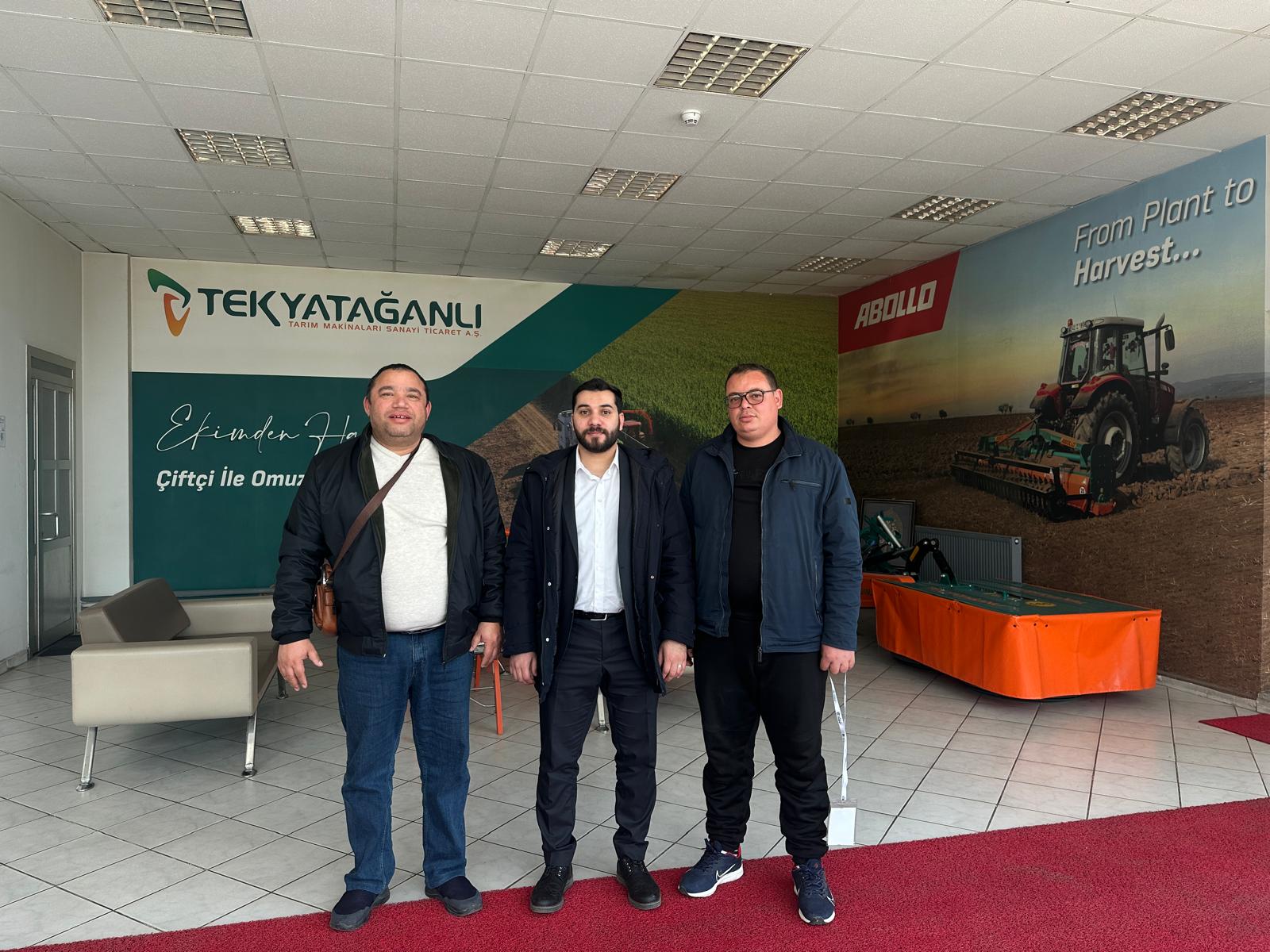 Визит нашего дилера из Туниса в нашу компанию || Аболло Сельскохозяйственная техника | Почвообрабатывающая техника, Сеялки, Уборочные машины, Подготовка фермы и кормления, Машины для внесения удобрений и опрыскивания, Перевозчики, Прицеп-цистерна для перевозки воды, Прицеп-цистерна для перевозки воды, Шнек зерновой, Полуприцепы марки, Двуосный прицеп, Одноосный прицеп, Штанговый опрыскиватель, Вентиляторный опрыскиватель, Навозоразбрасыватель, Удобритель навесной марки, Удобритель навесной с двойным диском, Прицепной удобритель, Силосный пресс-подборщик, Четырех рядный силосный комбайн, Двойной силосный комбайн, Однорядный силосный комбайн, Смеситель - кормораздатчик, Молотковая дробилка, Грабли ворошилки, тип прицепной, Грабли ворошилки, Сегментная сенокосилка марки, Роторная сенокосилка, Роторная сенокосилка, Картофелекопалка, Косилко –связывающее оборудование, Пресс-подборщик, Молотилка передвижная, Молотилка селекторная, Молотилка шнекова, Молотилка, 4-х рядная картофелесажалка, 2-х рядная картофелесажалка, Пневматическая сеялка тип дисковый, Пневматическая сеялка типа, Кунжутная сеялка, Универсальная сеялка, Борона, дисковая модернизированная, Дисковая борона Goble, Горизонтальный культиватор, Профессиональная фреза, Гидравлическая скользящая фреза, Стандартная фреза, Дисковый гребнеобразователь, Eх корпусный плуг для проведения междурядий, Автоматический оборотный плуг, тяжелый тип, Автоматический оборотный плуг, легкий тип, Автоматический плуг с гидравлической регулировкой, Плуг плужный (ПЛУЖНЫЙ отвал FIXED), Дисковый плуг, Дисковый плуг, Офсетная дисковая борона 