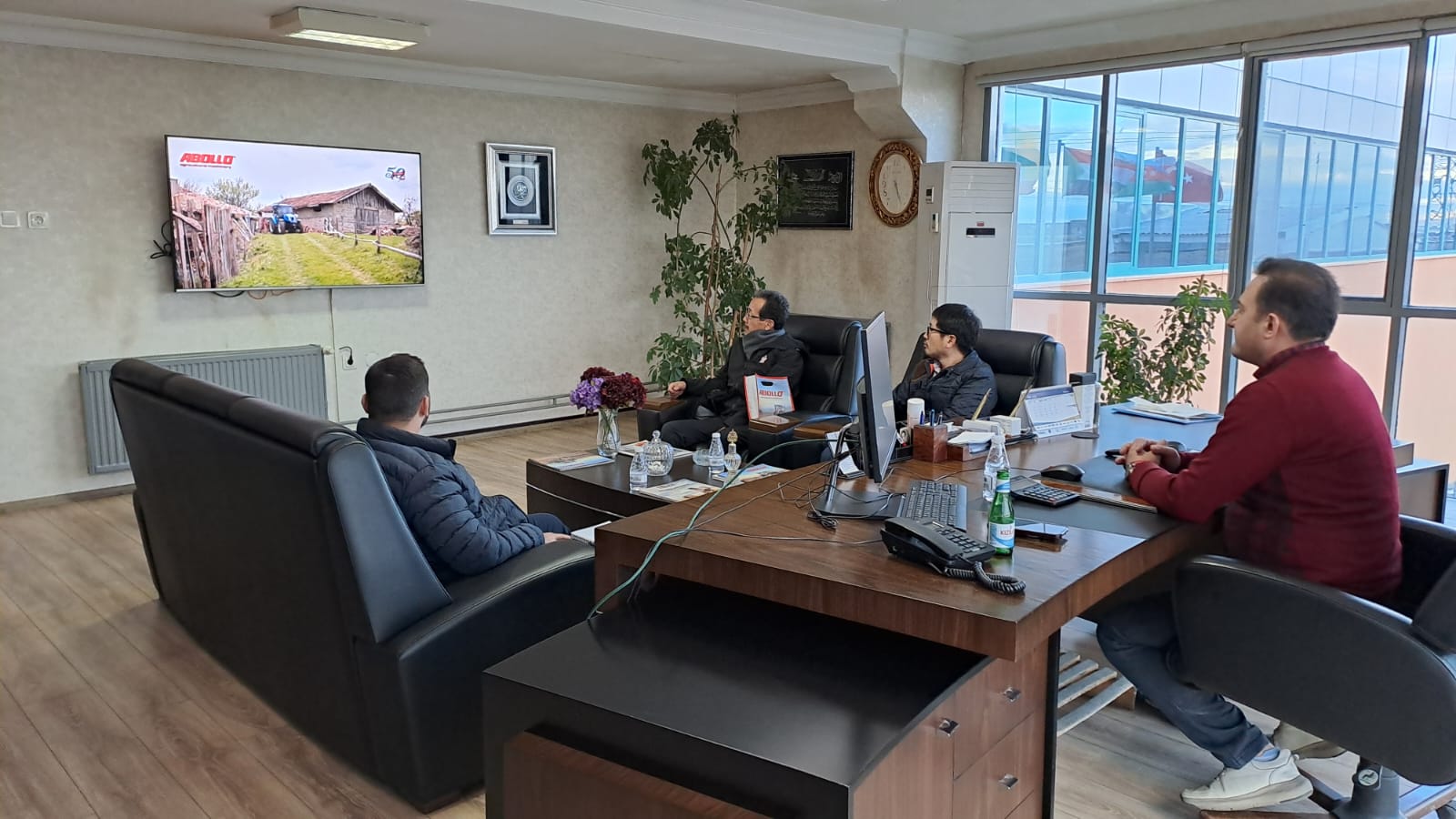  | Аболло Сельскохозяйственная техника | Почвообрабатывающая техника, Сеялки, Уборочные машины, Подготовка фермы и кормления, Машины для внесения удобрений и опрыскивания, Перевозчики, Прицеп-цистерна для перевозки воды, Прицеп-цистерна для перевозки воды, Шнек зерновой, Полуприцепы марки, Двуосный прицеп, Одноосный прицеп, Штанговый опрыскиватель, Вентиляторный опрыскиватель, Навозоразбрасыватель, Удобритель навесной марки, Удобритель навесной с двойным диском, Прицепной удобритель, Силосный пресс-подборщик, Четырех рядный силосный комбайн, Двойной силосный комбайн, Однорядный силосный комбайн, Смеситель - кормораздатчик, Молотковая дробилка, Грабли ворошилки, тип прицепной, Грабли ворошилки, Сегментная сенокосилка марки, Роторная сенокосилка, Роторная сенокосилка, Картофелекопалка, Косилко –связывающее оборудование, Пресс-подборщик, Молотилка передвижная, Молотилка селекторная, Молотилка шнекова, Молотилка, 4-х рядная картофелесажалка, 2-х рядная картофелесажалка, Пневматическая сеялка тип дисковый, Пневматическая сеялка типа, Кунжутная сеялка, Универсальная сеялка, Борона, дисковая модернизированная, Дисковая борона Goble, Горизонтальный культиватор, Профессиональная фреза, Гидравлическая скользящая фреза, Стандартная фреза, Дисковый гребнеобразователь, Eх корпусный плуг для проведения междурядий, Автоматический оборотный плуг, тяжелый тип, Автоматический оборотный плуг, легкий тип, Автоматический плуг с гидравлической регулировкой, Плуг плужный (ПЛУЖНЫЙ отвал FIXED), Дисковый плуг, Дисковый плуг, Офсетная дисковая борона